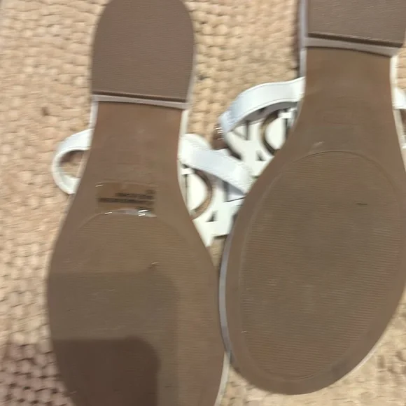 Crown & Ivy Sandals - Picture 4 of 5